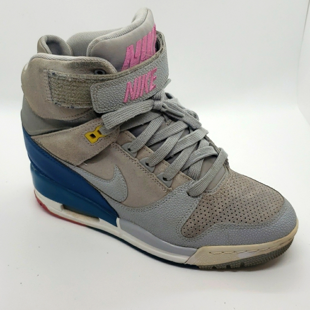 Nike Wedge Sneaker